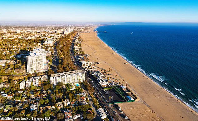 Overnight Appearance of Unpermitted Sober Living Facility Sparks Public Dispute in Santa Monica