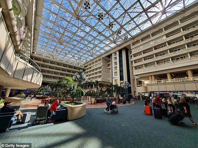United Airlines Flight Makes Emergency Landing After Front Wheel Detaches at Orlando Airport; 206 On Board