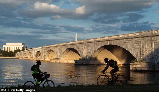 Late-Breaking: Trump’s 'Triumphal Arch' to Soar to 250 Feet—Surpassing Lincoln Memorial and White House in Unprecedented Monumental Scale