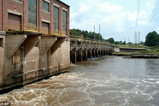 Diesel-Smelling Tap Water Sparks Concern in Griffin, Georgia After Fuel Spill; Advisory Lifted, But Residents Remain Alarmed