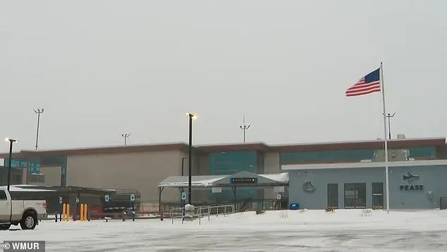 Boeing 767 Carrying ICE Detainees Stranded in New Hampshire Blizzard for 13 Hours Amid Controversy