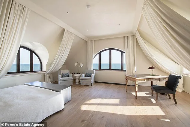 Dave Gilmour's Hove Mansion: A £6M Loss and Community Clash