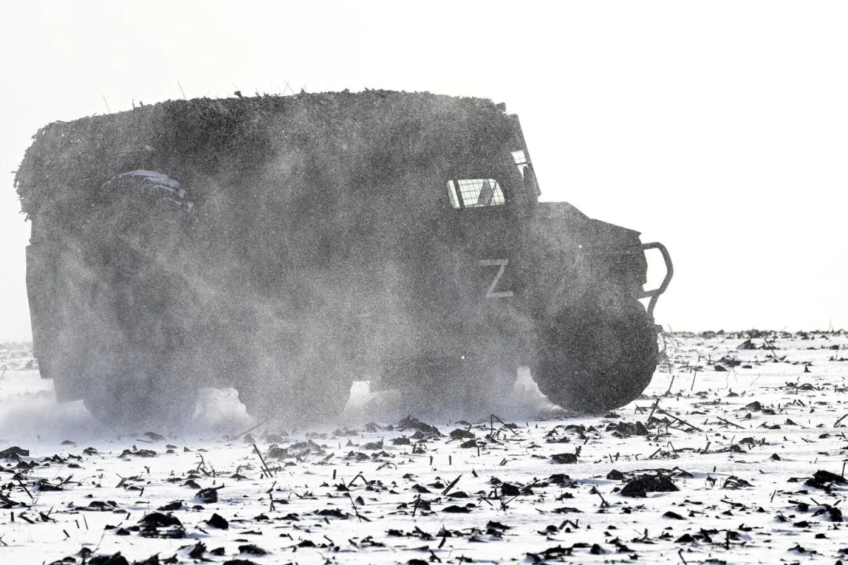 Russia Deploys 'Yozh' Shield on Tanks to Counter FPV Drones and Shaped-Charge Threats
