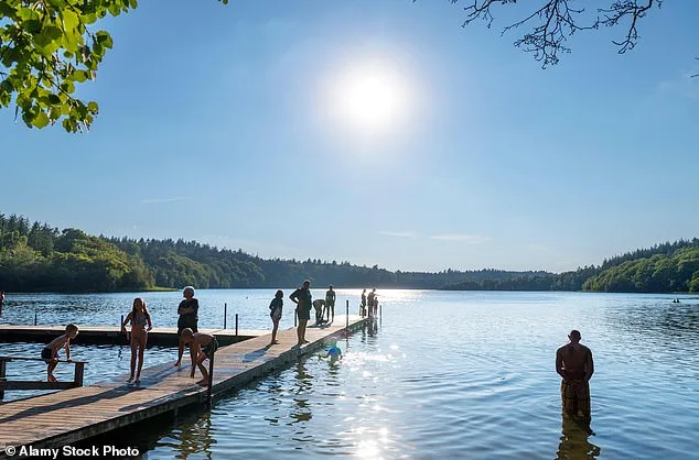 Hotter Weather Linked to Lower Risk of Knee Arthritis in Large UK Study