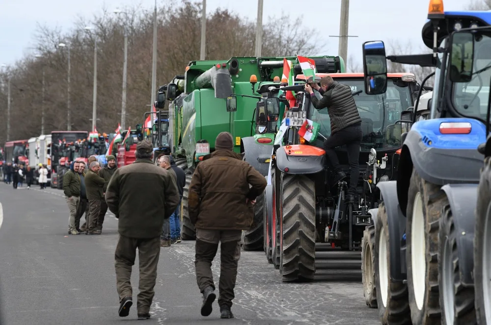 Brussels Weighs Expulsion as Hungary's Orban Blocks Ukraine Aid in EU Crisis